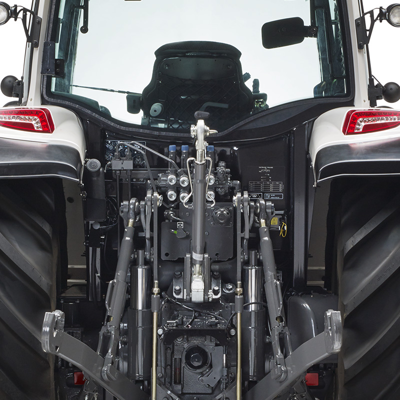 valtra traktor biały tył osprzęt